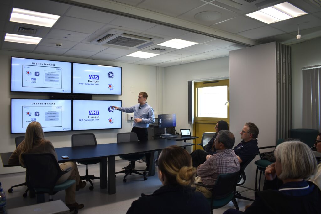 MEDIO Academy training using multiple screens